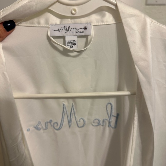 Elegant White Robe with Blue Lace Trim - Picture 3 of 4